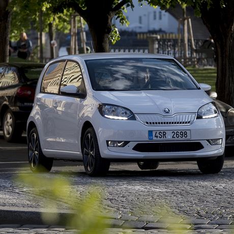 Elektromobil koda Citigo-e iV pi natáení v centru Prahy