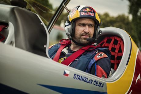 Armdn pilot gripenu a zrove aerobatick skupiny Flying Bulls Stanislav ejka