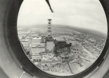 Leteck pohled na elektrrnu ernobyl po havrii v roce 1986