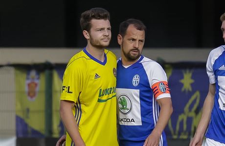 Zlínský Martin Cedidla (vlevo) a Marek Matjovský z Mladé Boleslavi.