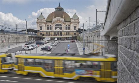 Kriminalisté pátrají po mui, který v úterý napadl na hlavním vlakovém nádraí v Plzni mladou enu. (ilustraní snímek)