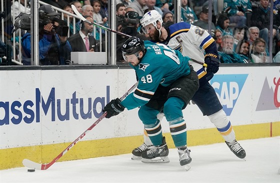 V pátém semifinále bojují Tomá Hertl ze San Jose a Alex Pietrangelo ze St....