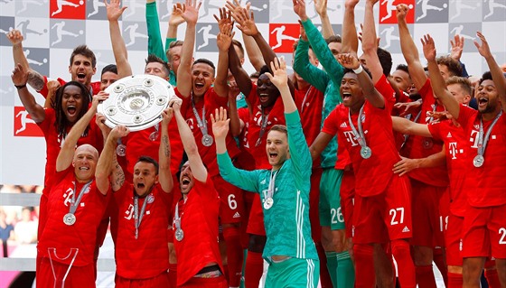 Fotbalisté Bayernu Mnichov slaví sedmý ligový titul v ad.