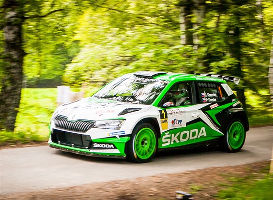 Jan Kopecký s Pavlem Dreslerem s tovární kodou Fabií R5 Evo bhem Rallye eský...