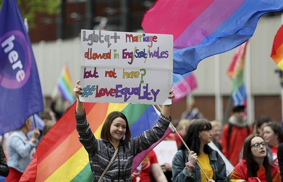 Lidé v Severním Irsku protestují proti zkostnatlým zákonm o potratech a...