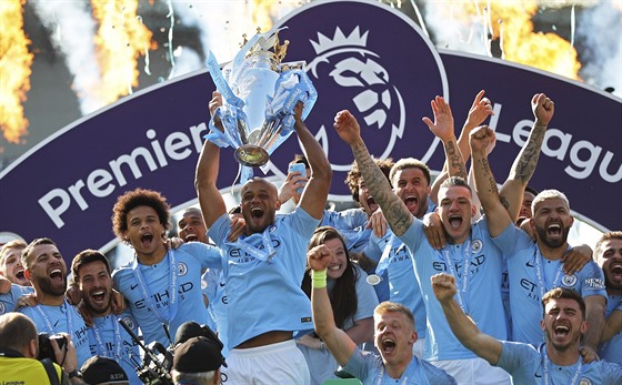 Fotbalisté Manchesteru City slaví mistrovský titul.