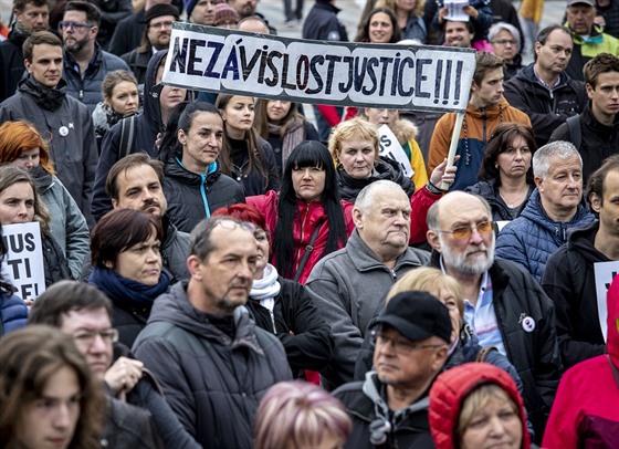 Lidé se seli i v Ostrav, aby protestovali proti ministryni spravedlnosti...