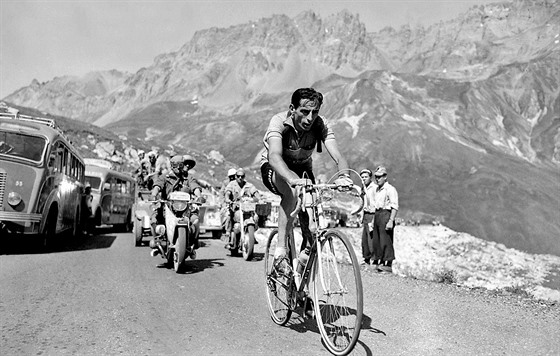 HISTORICKÝ ÚTOK. Fausto Coppi na trati Gira 1949.