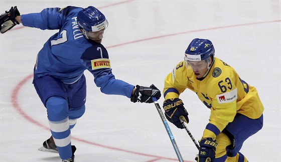 Jan Pavlu (vlevo) v zápase se Švédskem.
