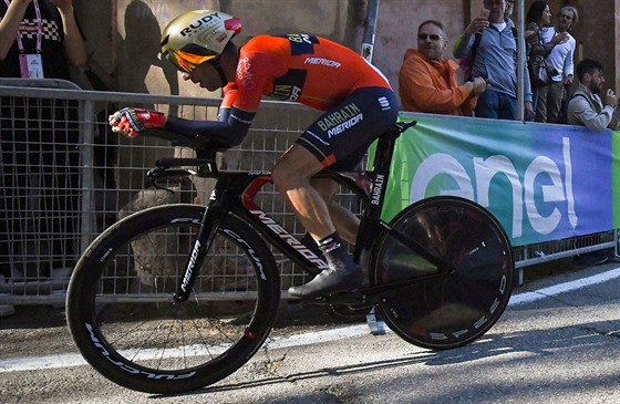 Italsk cyklista Vincenzo Nibali bhem vodn asovky na Giru