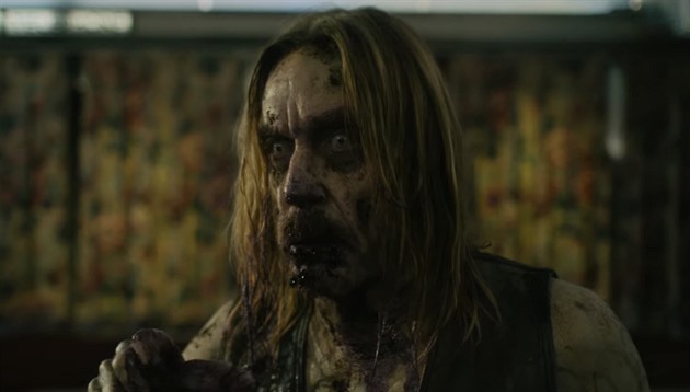 Mrtví neumírají. Režisér Jarmusch proměnil Iggyho Popa v zombie