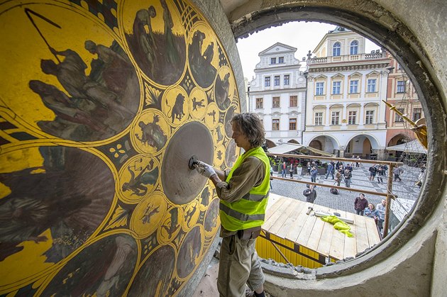 Rekonstrukci ve Staromstské radnice si lze nyní prohlédnout krok za krokem....