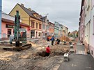 Opravu dleit komunikace v chebsk Psen ulici komplikuje stavbam havrie...