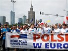 Tisíce lidí v sobotu pochodovali Varavou na oslavu polského lenství v EU (18....