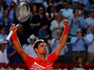Novak Djokovi ze Srbska se raduje z vítzství v semifinále turnaje v Madridu.