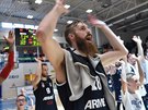 Basketbalisté Dína slaví výhru v semifinále domácí ligy nad Svitavami, v...