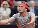 Stefanos Tsitsipas z ecka hraje forhendový volej v semifinále turnaje v ím.