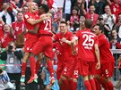Arjen Robben (zcela vlevo) slaví se spoluhráči z Bayernu Mnichov trefu v utkání...