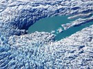ZMRZLÁ ZEM. Letecký pohled od NASA na Grónsko poblí msta Kangerlussuaq.  