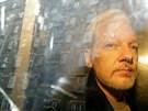 védská policie zane znovu vyetovat Assange kvli znásilnní. (13. kvtna...