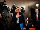 Vdkyn francouzské strany Národní sdruení Marine Le Penová na setkání v...
