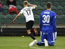 Jan Matouek z Píbrami se raduje z gólu, vpravo je bezmocný branká Bohemians...