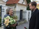 Jiřina Bohdalová a Kryštof Hádek ve filmu Klec (2019)