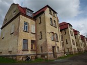 Chátrající Polákovy domy jsou v majetku města, vyloučená lokalita je...