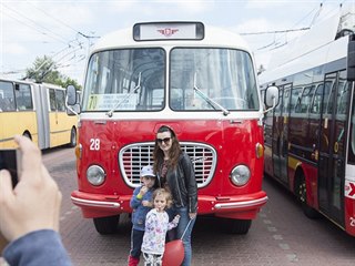 V Hradci Králové uspořádali přehlídku současné i historické dopravní techniky a...