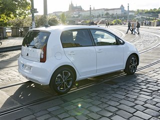 Elektromobil Škoda Citigo-e iV při natáčení v centru Prahy