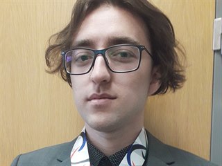 Student Filip Lukavec navrhl medaile pro Olympiádu dětí a mládeže.