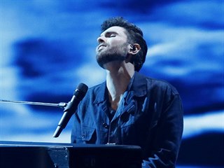 Duncan Laurence z Nizozemska ve finále Eurovize 2019.