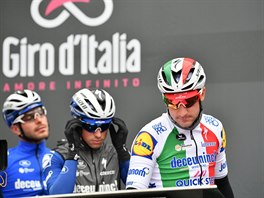 Italsk sprinter Elia Viviani ped startem 2. etapy Giro d'Italia.