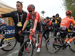 Zkrvaven Tom Dumoulin v cli tvrt etapy Gira d'Italia.