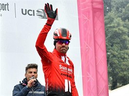 Tom Dumoulin zdrav fandy ped ptou etapu Gira.