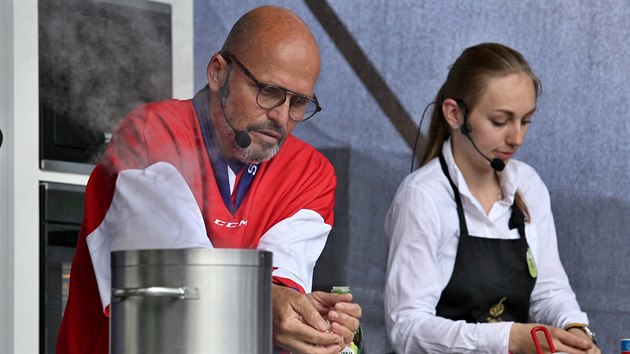 Cooking show Zdeka Pohlreicha patila k tahkm akce Beko Fresh Festival Plze 2019.  Monost sledovat pi prci znmho kuchae si nenechalo ujt velk mnostv nvtvnk festivalu.