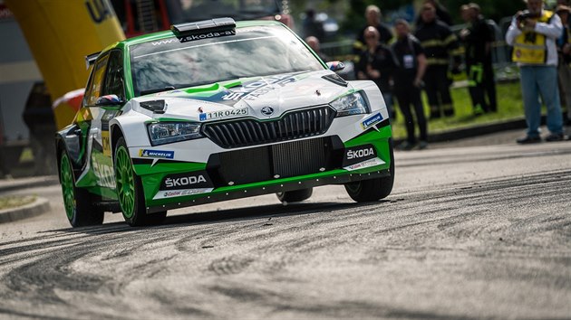 Rallye esk Krumlov ovldl Jan Kopeck navigovan Pavlem Dreslerem ve vozu koda Fabia R5.