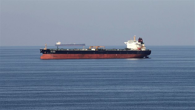 Sadsk ropn tankery v in Hormuz (prosinec 2015)