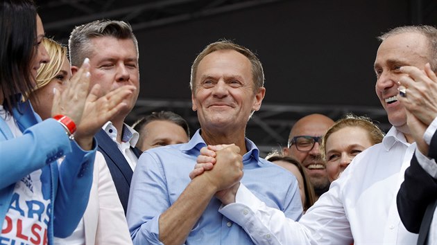 Pochodu se astnil tak bval polsk premir a pedseda Evropsk rady Donald Tusk (18. kvtna 2019)