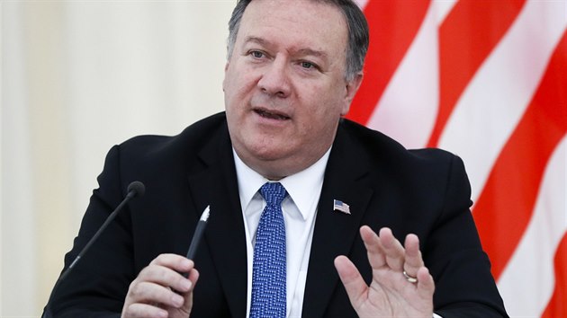 Americk ministr zahrani Mike Pompeo se v Soi seel se svm ruskm protjkem Sergejem Lavrovem. (14. kvtna 2019)