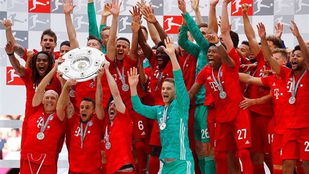 Fotbalist Bayernu Mnichov slav sedm ligov titul v ad.