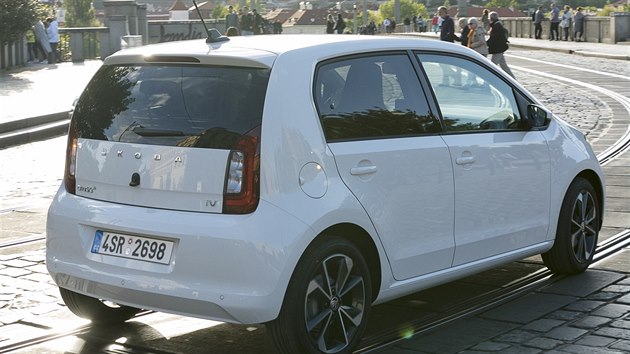 Elektromobil Škoda Citigo-e iV při natáčení v centru Prahy