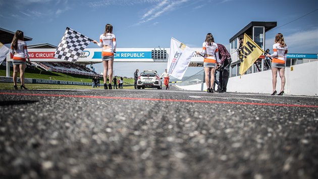 Okruhov zvody ADAC GT Masters se po roce vrac do Mostu.