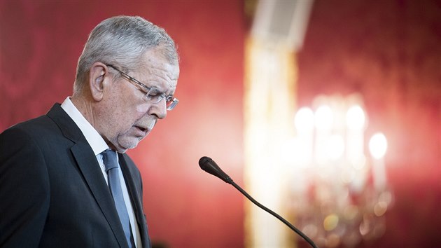 Rakousk prezident Alexander van der Bellen informuje mdia na tiskov konferenci, kterou uspodal kvli vldn krizi. (18.5. 2019)