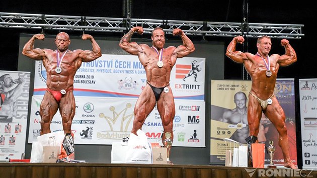 Dnes �e�ka (vlevo) sb�r� �sp�chy v kulturistice.