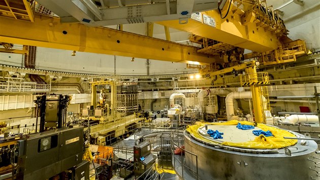 Reaktorový sál prvního temelínského bloku. V horní části fotky otočný jeřáb, který například pomáhá s manipulací paliva v reaktoru.