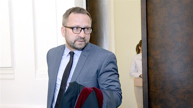 Sttn zstupce Adam Borgula pichz na jednn Mstskho soudu v Praze, kter eil kauzu dajnho tunelovn Dopravnho podniku hl. m. Prahy (DPP). (17. kvtna 2019)