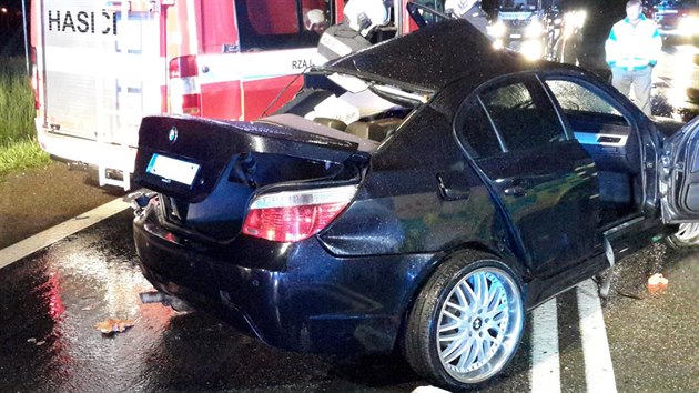 Řidič BMW přejel do protisměru a střetl se s Volkswagenem Tiguan. (15. května 2019)