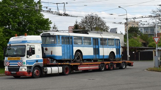 Do Brna se po 23 letech vrtil trolejbus typu 9Tr, a do loska slouil na Ukrajin. Po dkladn rekonstrukci se zaad mezi retrovozy, kter as od asu vyr na slavnostn cestu Brnem.