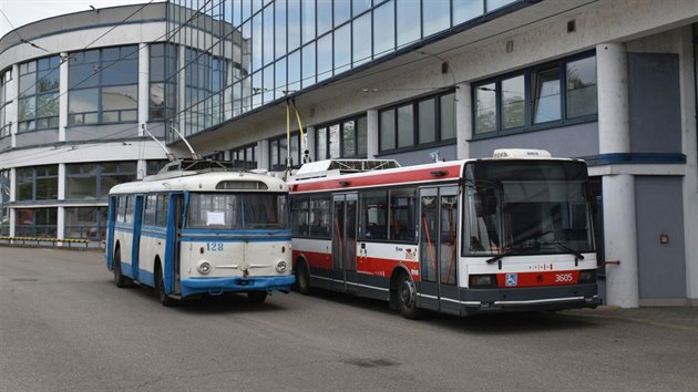 Do Brna se po 23 letech vrtil trolejbus typu 9Tr, a do loska slouil na Ukrajin. Po dkladn rekonstrukci se zaad mezi retrovozy, kter as od asu vyr na slavnostn cestu Brnem.